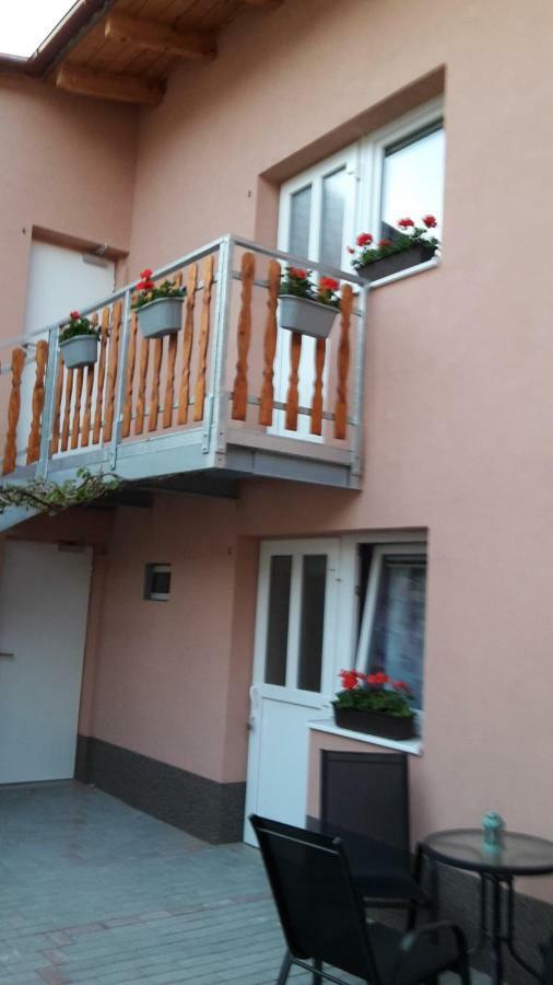 Ubytovani Lila Mikulov Bagian luar foto