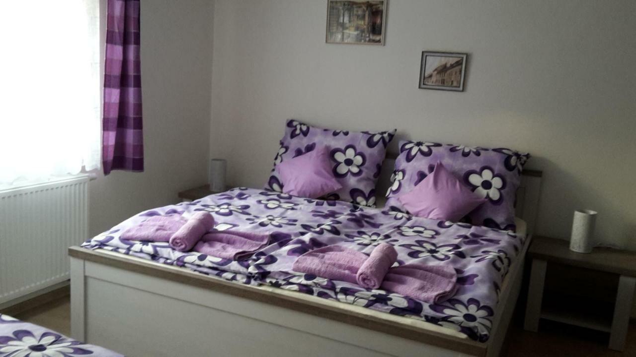 Ubytovani Lila Mikulov Bagian luar foto