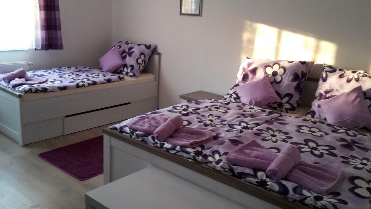 Ubytovani Lila Mikulov Bagian luar foto